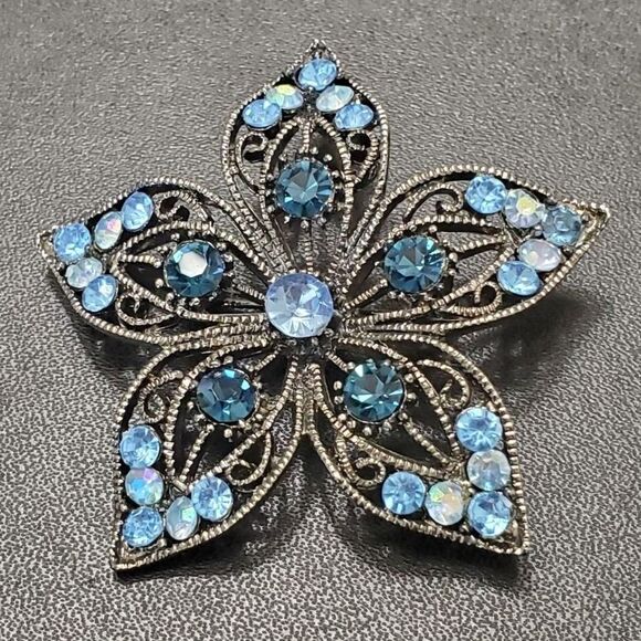 Annaleece Jewelry - Annaleece by Devries dark silver tone blue flower brooch
